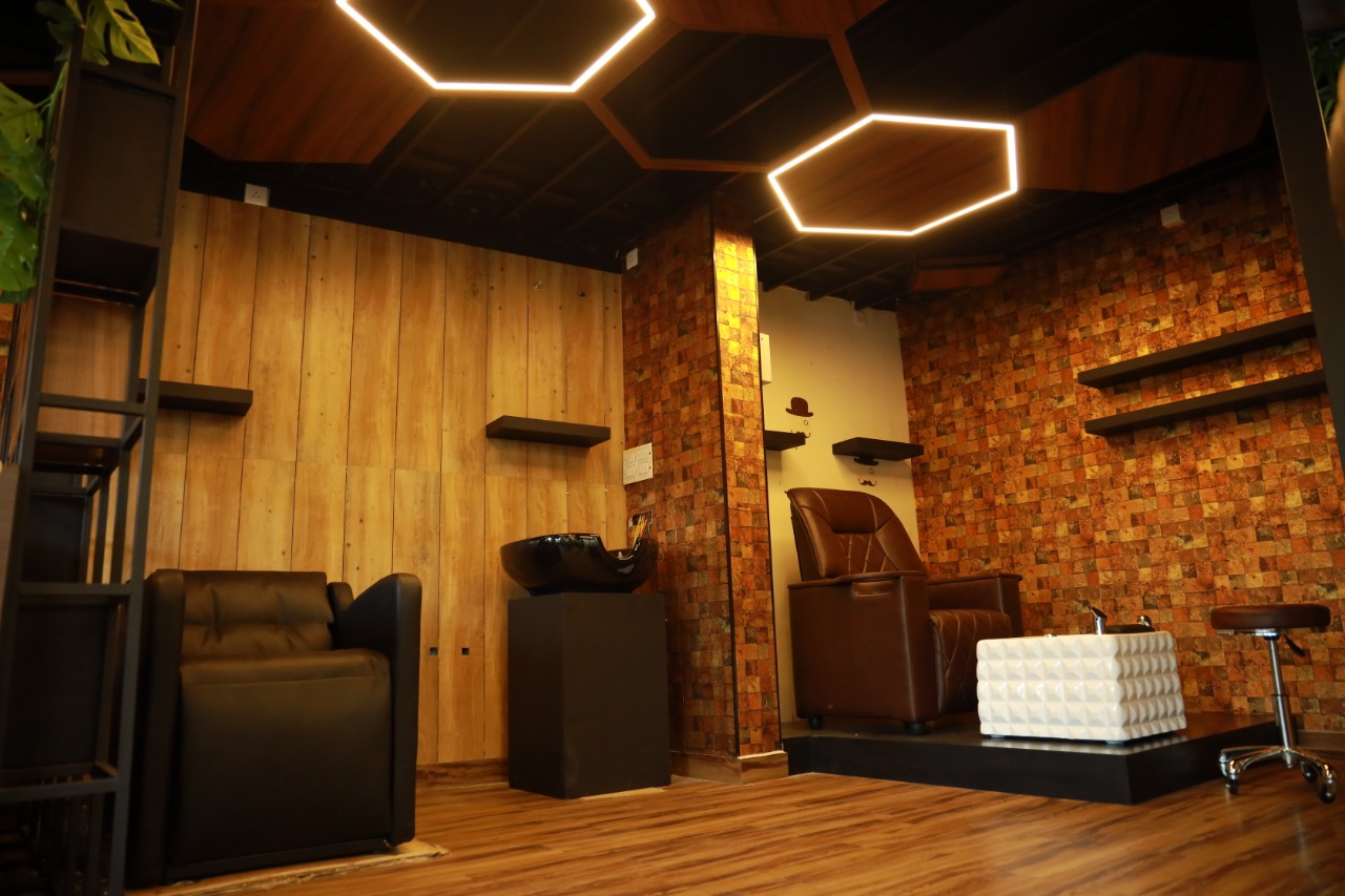 Down Town Beauty Studio - ollur