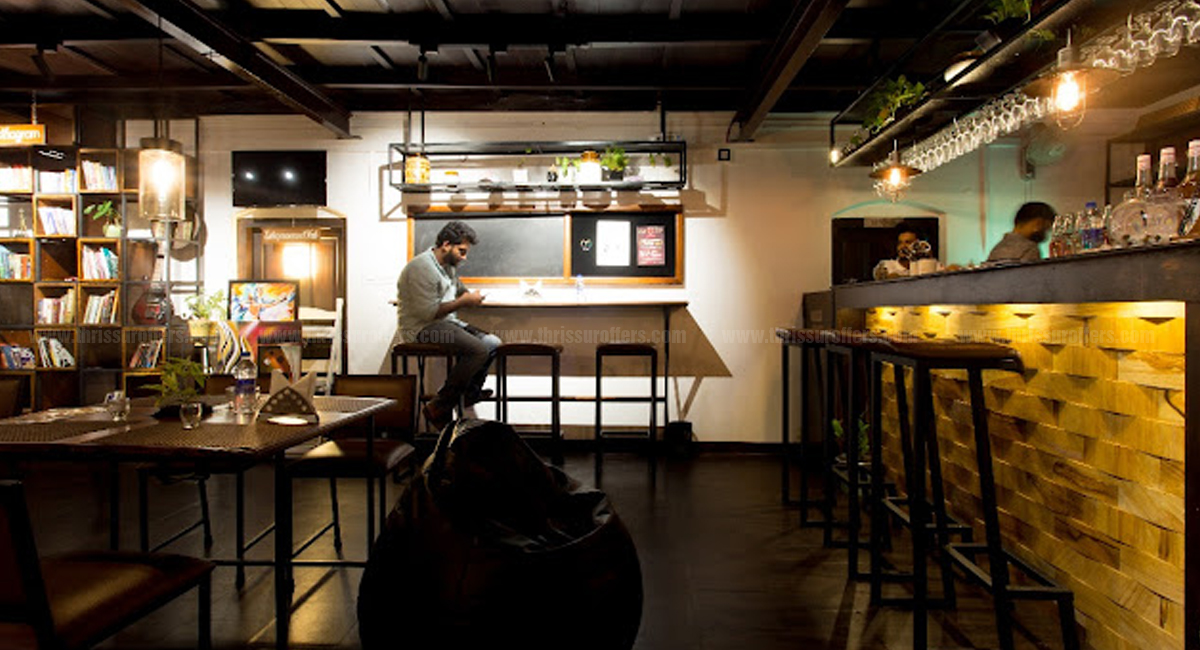  The Cafe SHAKESPEARE -  Paravattani